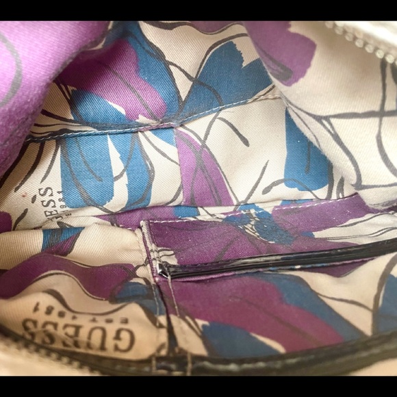 🛍Host Pick!🛍 Guess Handbag in Taupe, White, and Black - Picture 9 of 11